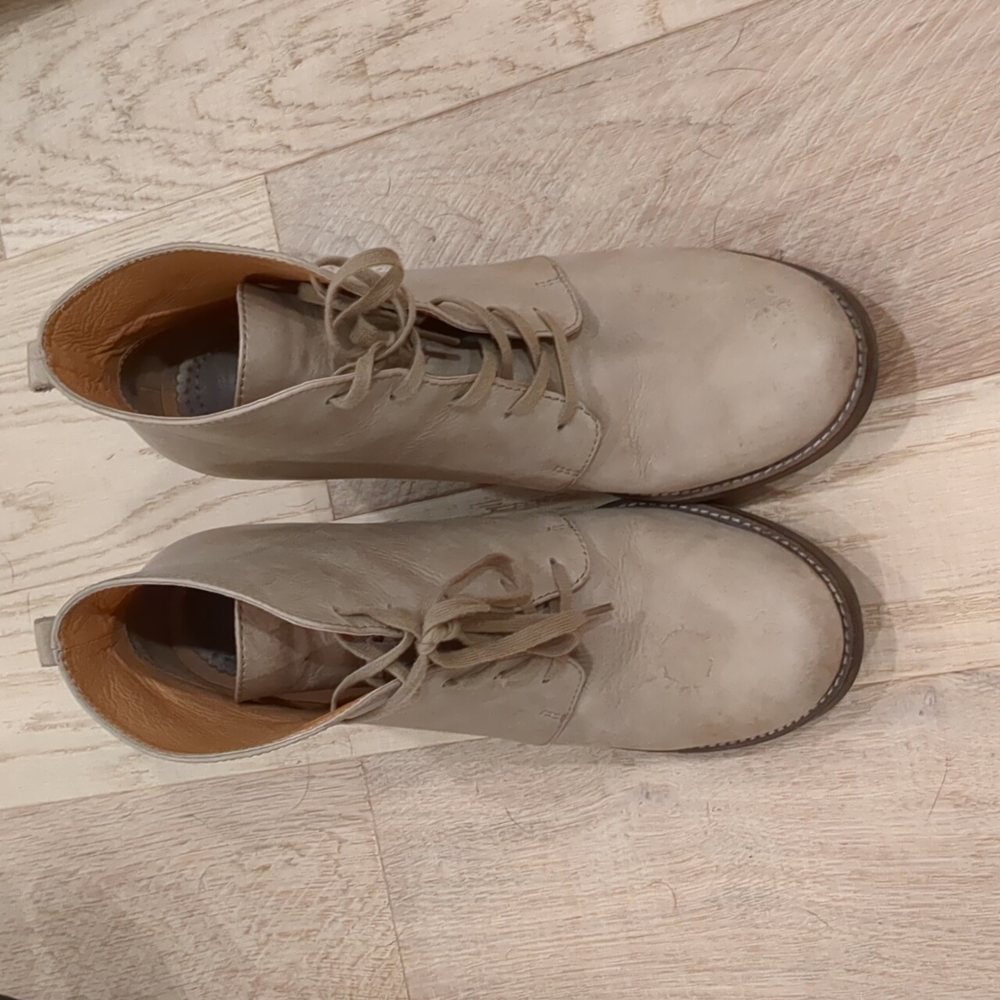 Taupe Latigo high heeled boots